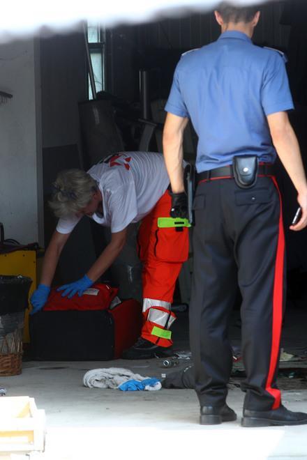 Disturba in un negozio e picchia i carabinieri 