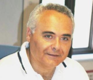 A sinistra l’assessore all’ambiente Daniele Donati Sopra il mare delle Spiagge bianche e la Solvay