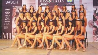 Il gruppo delle finaliste a Miss Toscana 2009