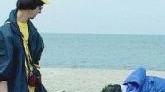 <strong>IN SPIAGGIA.</strong> Volontari alle prese con la spazzatura