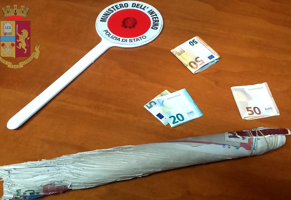 Mirandola, truffa dello specchietto: arrestato lo specialista che raggira le donne 