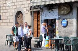 Caccia al fortunato a BagnoneIl barista: "Lo so ma non lo dico"