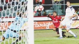 <strong>CHANCE. </strong>Tavano al tiro, Marchetti para