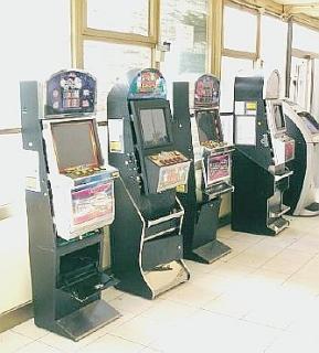 Le quattro slot scassinate al circolo Arci Arena del Popolo