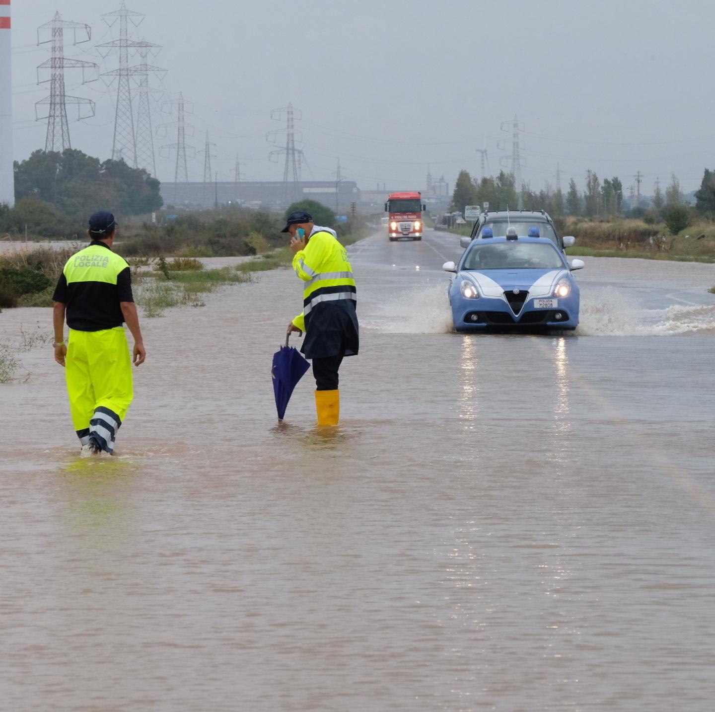 Crollano ponti e strade isolati paesi e borgate 
