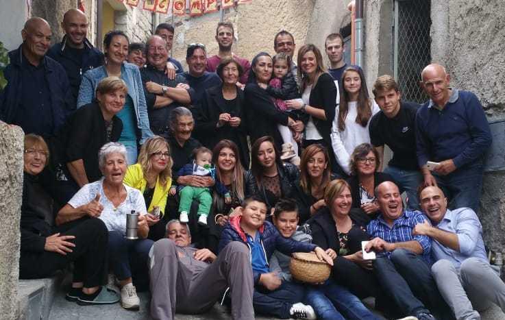 Olzai, festa grande per i 100 anni della maestra del pane 