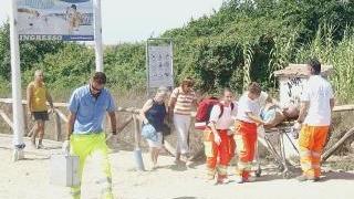 Un bagnante soccorso all’Altromare (foto d’archivio)