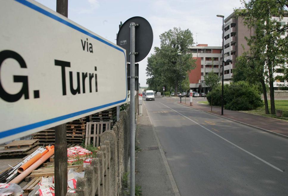 Reggio Emilia, la proposta dei marocchini di via Turri contro il degrado: «Siamo pronti a fare da sentinelle» 