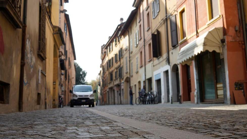 Reggio Emilia, quei 300 passi per entrare in città: via Guasco da strada a salotto pedonale