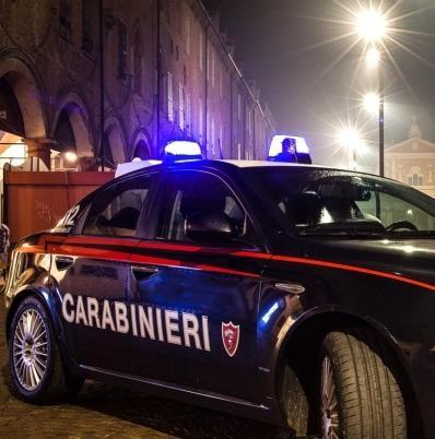 Picchia la compagna davanti ai figli piccoli Allontanato da casa