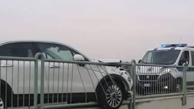 Schianto, una 41enne illesa