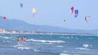 Kitesurf selvaggioRaffica di multe in spiaggia a Marina