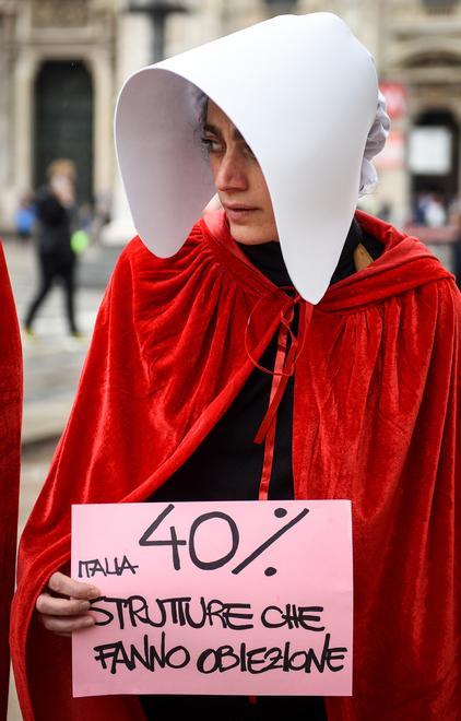 Aborti in flessione ma è sempre scontro «Gravidanze difficili bisogna fare di più» 