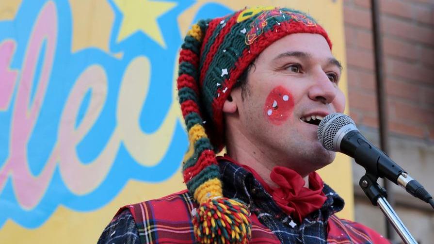 Al Castlein parla con le maschere della Commedia dell’Arte