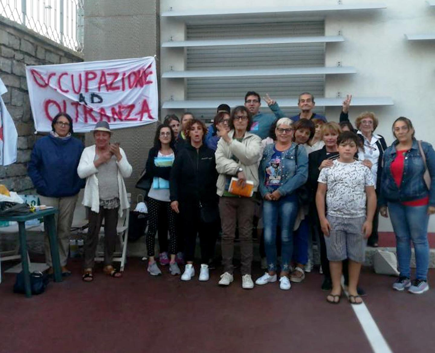 Prosegue il sit-in nell’ospedale Solidarietà di cittadini e politici