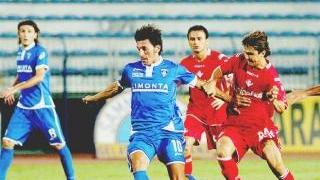 A sinistra Ighli Vannucchi in azione durante la prima partita di campionato disputata contro il Piacenza Qui sopra il rigore realizzato da Francesco Lodi nel corso della sfida giocata venerdì scorso al Castellani A destra il brasiliano Eder mentre viene fermato con le “cattive” dal mediano biancorosso Patrascu