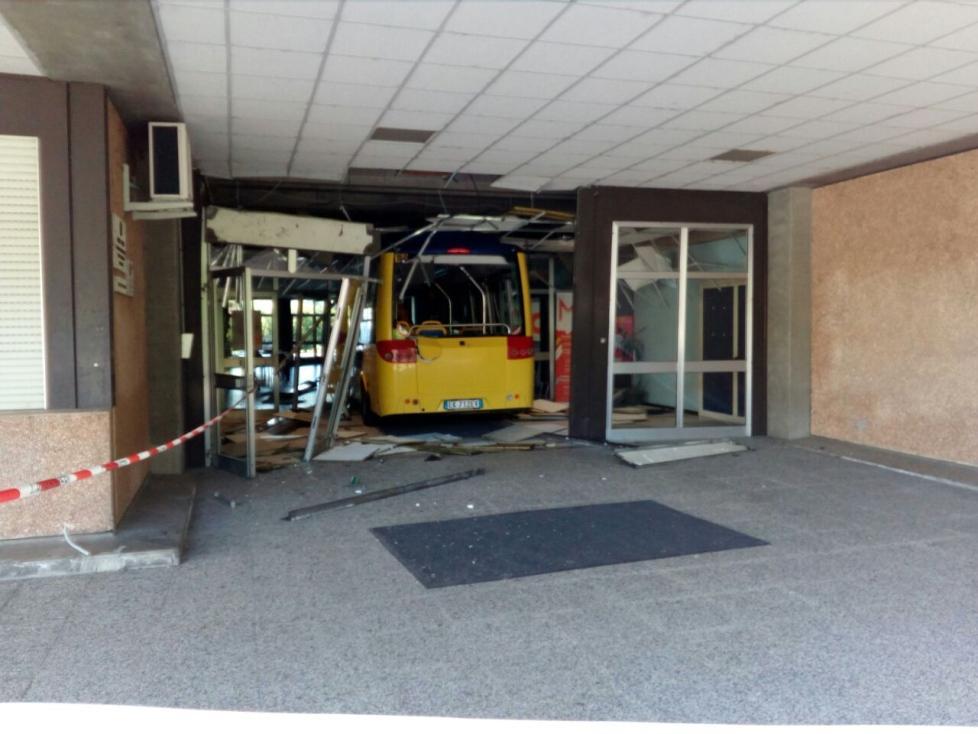 Rapina tabaccheria a Cortile, catturato grazie ai clienti di un bar