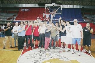 <strong>TIFOSO SPECIALE. </strong>Anche il sindaco ha voluto partecipare al brindisi di inizio stagione con la squadra