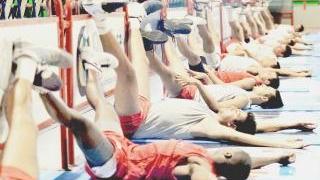 <strong>STRETCHING.</strong> È il momento di sciogliere i muscoli e di riattivarli per i giganti biancorossi. Come l’anno scorso il responsabile della parte atletica è Andreas Mammoli (nella foto sotto con capitan Toppo) che quest’anno è stato affiancato dal collaboratore Sary Rosa
