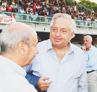 <strong>US GROSSETO.</strong> Camilli con il ds Iaconi e a destra il centrocampista Daniel Margarita