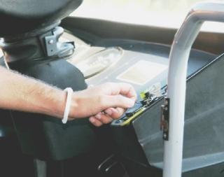 Quel deposito è senza protezioniSalire sui mezzi è un gioco da ragazzi