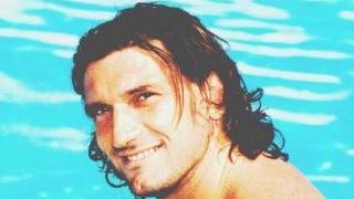 A destra Enrico Raffaelli Sotto: il corpo esanime del meccanico