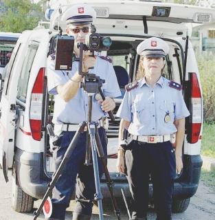 Un telelaser usato dai vigili urbani