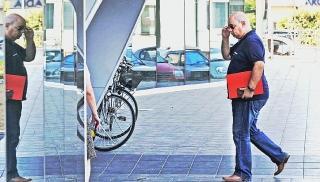 Fabio Capponi, mentre ieri mattina entra alla Ser.In per l’assemblea con i lavoratori