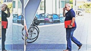 Fabio Capponi, mentre ieri mattina entra alla Ser.In per l’assemblea con i lavoratori