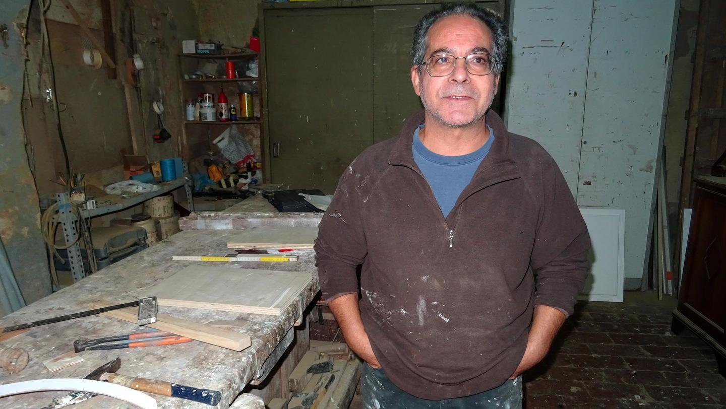 Centro storico di Sassari, nella bottega di Salvatore dove non passa anima viva 
