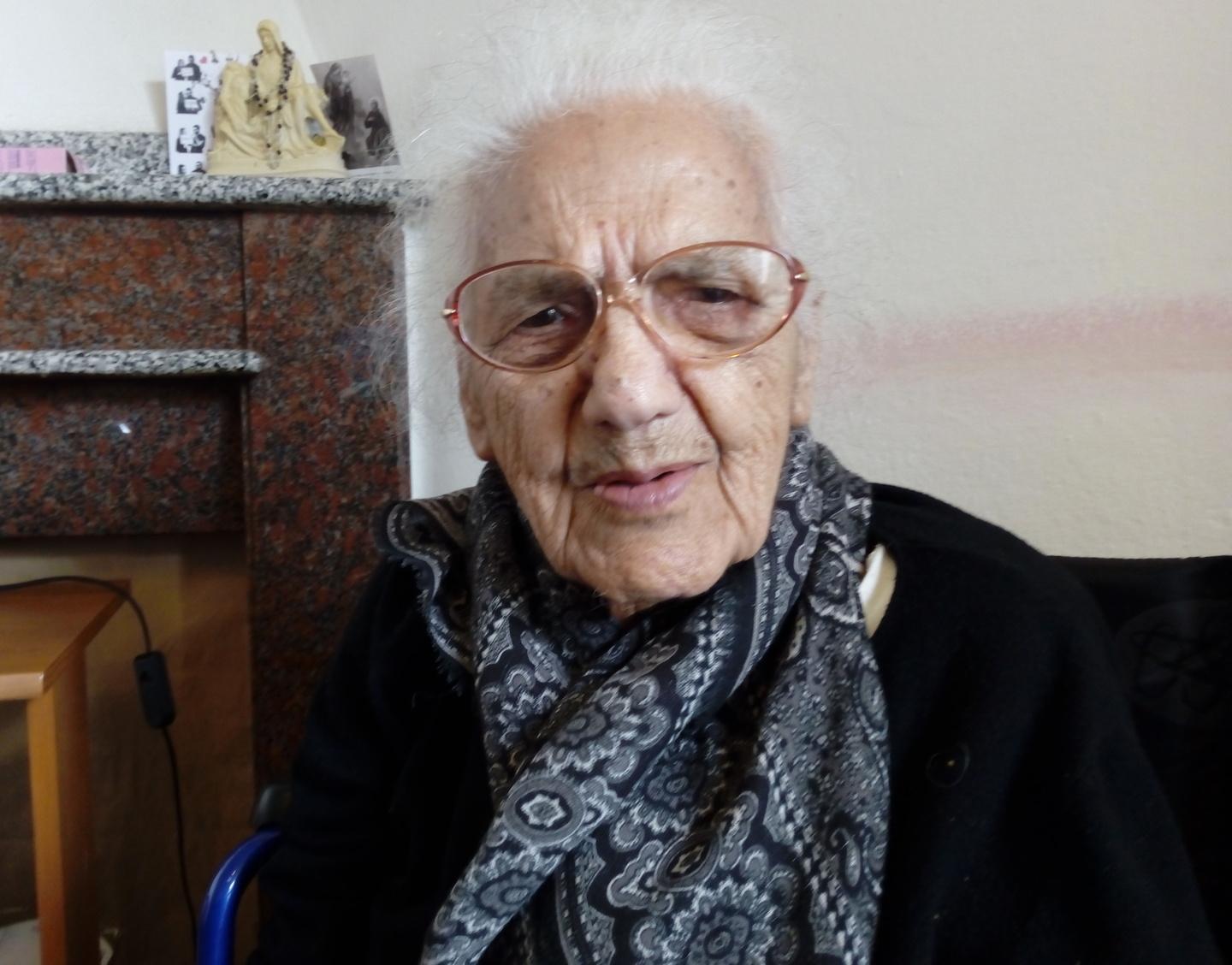Festa per la nuova centenaria la nonnina tzia Tonia Lovicu
