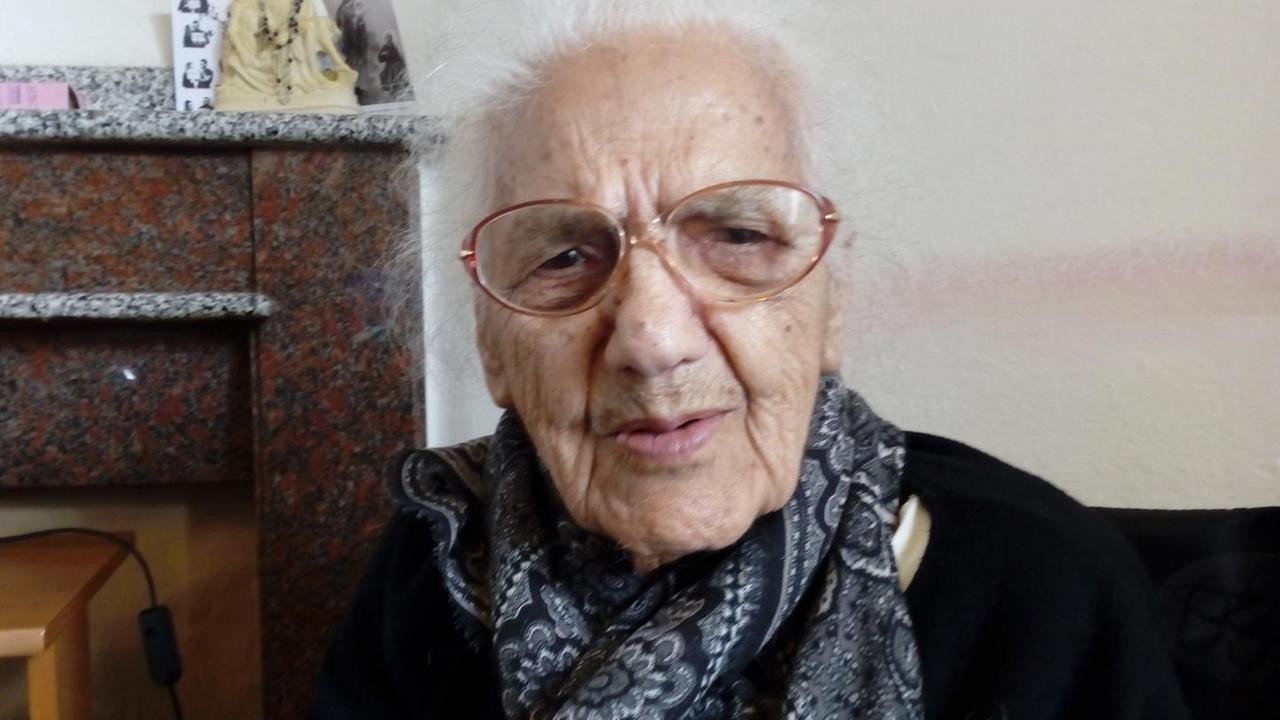 Festa per la nuova centenaria la nonnina tzia Tonia Lovicu