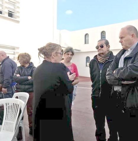 Ospedale, manifestanti allontanati dalla chiesa dove restavano di notte