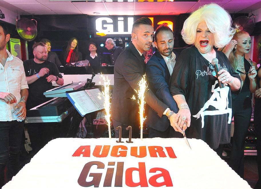 Platinette al Gilda: festa di compleanno con musica e gossip 