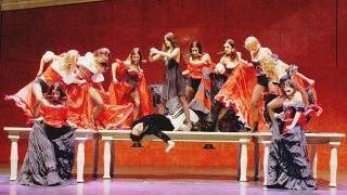 Sopra, due immagini della Tosca firmata da Lucio Dalla