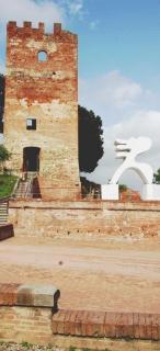 Guerra per il decoro nel parcoComune contro un ristorante