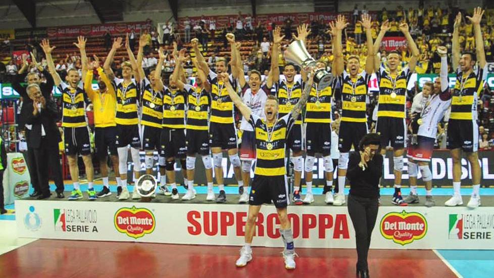 PalaPanini, ore 18: Modena abbraccia i suoi campioni dopo il trionfo di Perugia