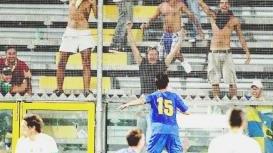 Mister Mango e, sopra Ferretti esulta dopo il gol
