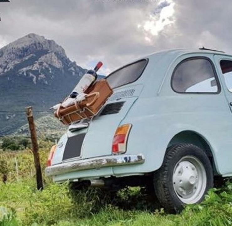 In auto d’epoca sulla via del Nepente 