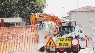 Il cantiere recentemente aperto su via Gramsci