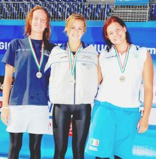 Il podio dei 50 dorso Cadette con Chiara Bellini al secondo posto