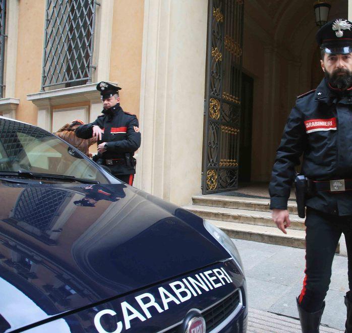 Sorpreso a rubare una grondaia «La rivendo, mi servono soldi» 