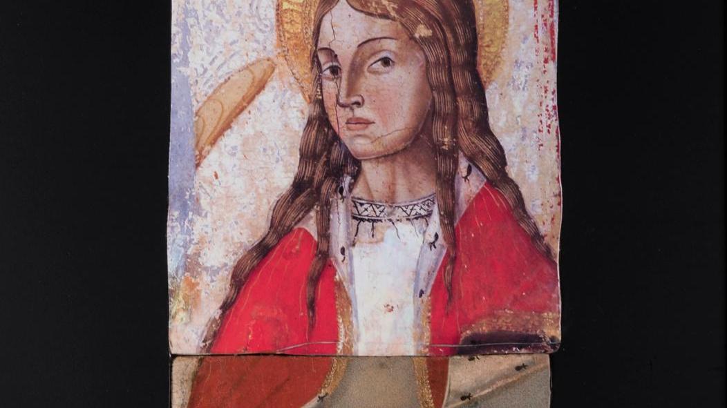 Il volto mancante nel retablo di Erula: il parroco lancia un appello ai proprietari