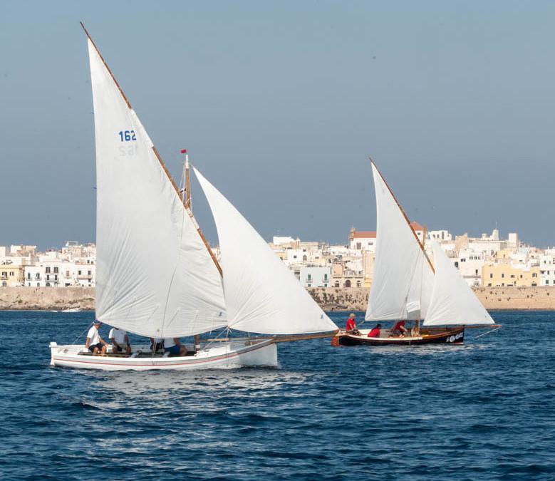 Tricolori di vela latina: a Gallipoli si parla sardo 