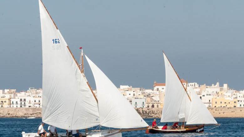 Tricolori di vela latina: a Gallipoli si parla sardo