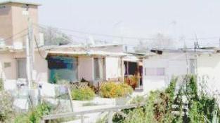 Sopra il campo a Oratoio a destra i nomadi allontanati