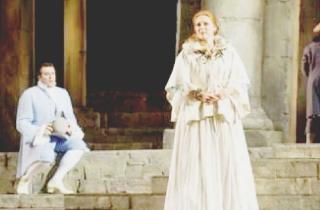 Uno scatto dalla “Manon”. A lato, da sinistra: Costagliola, Simoni, Pesta