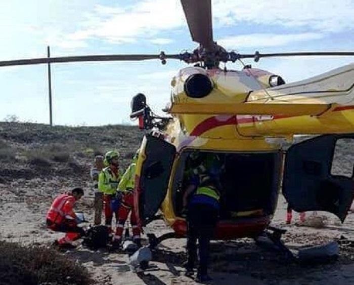 La battuta di pesca va male: si trafigge con la fiocina