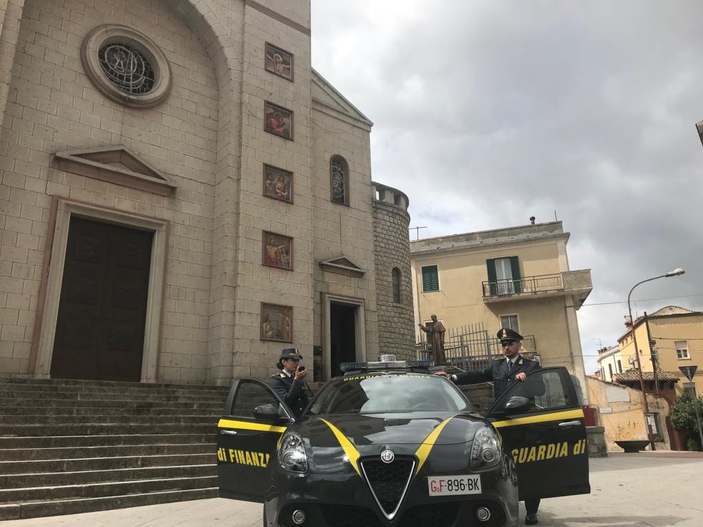 Dipendenti infedeli scoperti a Nuoro, rubavano parte dell'incasso del distributore di carburanti