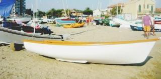 La barchetta recuperata nel Golfo di Follonica